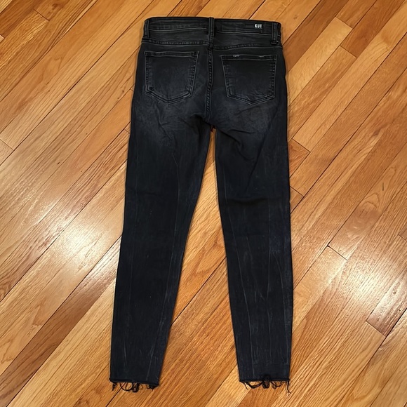 Distressed Jeans - Picture 3 of 4